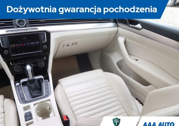 Volkswagen Passat cena 68000 przebieg: 151589, rok produkcji 2015 z Raszków małe 154